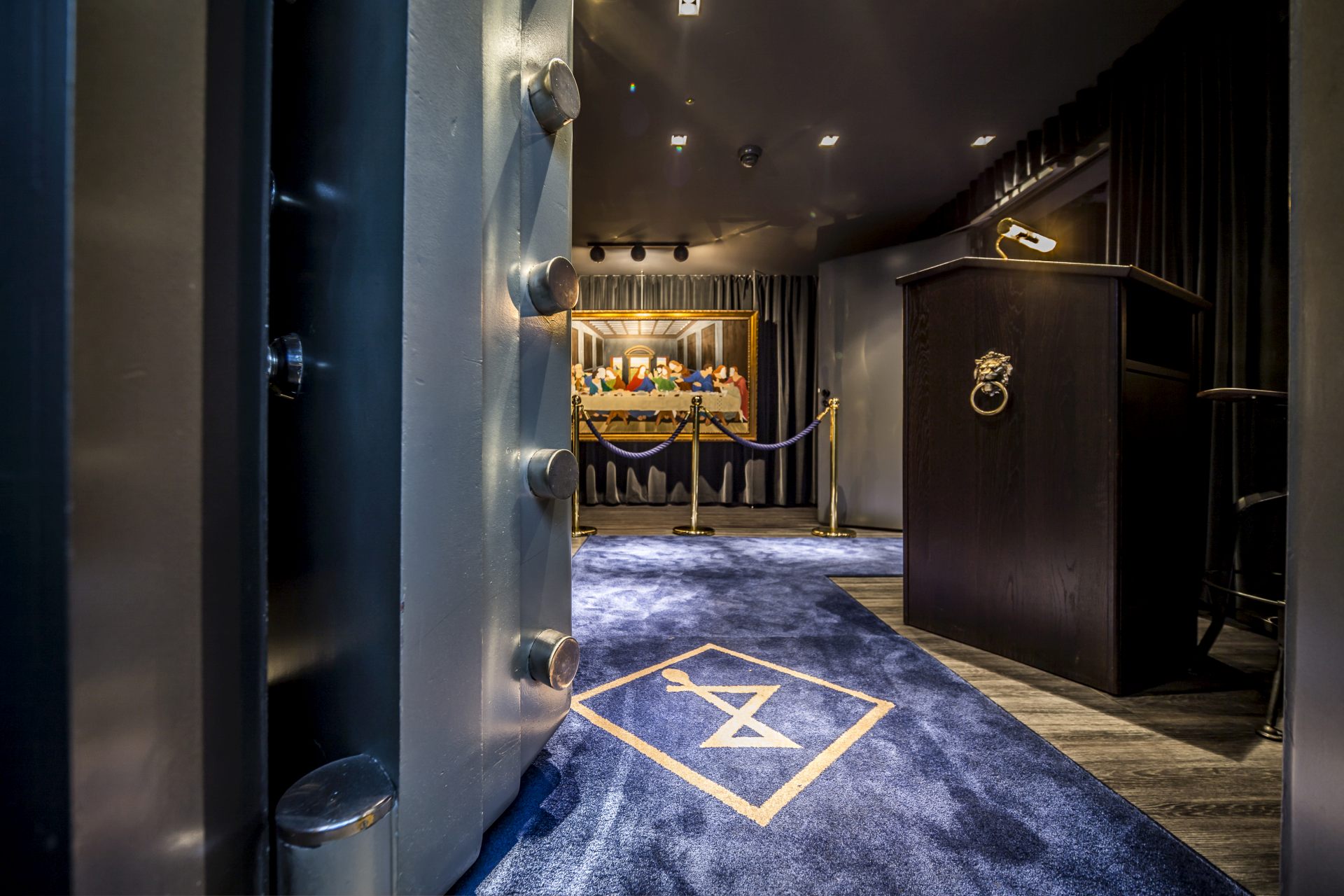 Mit Messbecher und Löffel im Jigger & Spoon Gastrosofie