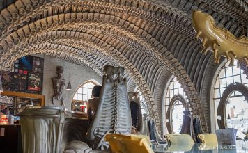 Gaga bis gruselig: die HR Giger Bar in Gruyère, eine Hommage an Ruedis Aliens