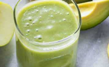 Köstlich? Aber gesund! – Rezept: Grüner Apfel, Grünkohl, Avocado und Kokosnuß als kaltes Mixgetränk