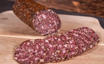Pfeffer-Rotweinsalami (Bio) der Marke „Land.Luft“