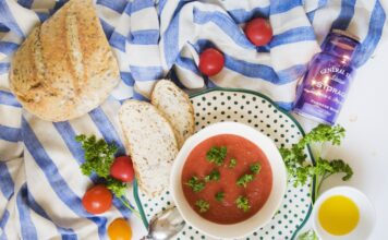 Diverse Zutaten des Gazpacho