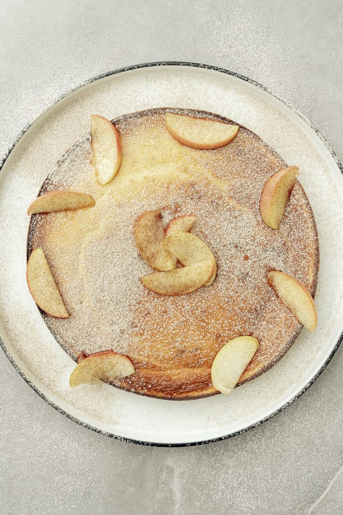"Soufflierter Pfannkuchen mit Zimtzucker und Äpfeln" von Sasche Stemberg. © Mario Stockhausen