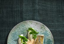 Rezept: Moselzander mit Erbsen und Flusskrebs-Bergamotte-Sauce