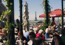 Bienvenue auf dem Balkon von Paris – Le bistrot parisien „Balcon“