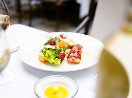 Hummer unter dem Himmel über Paris – Neuer Club an der Seine eröffnet: der Lobster Club der Bar Le Gaspard