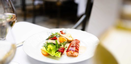 Hummer unter dem Himmel über Paris – Neuer Club an der Seine eröffnet: der Lobster Club der Bar Le Gaspard