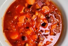 Rezept: Pilze und Tomaten in einem Suppentopf