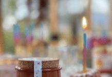 Happy Birthday Salz – Unjodiertes Alpensalz mit essbaren Konfetti für die Kleinen, damit sie lachen und nicht weinen