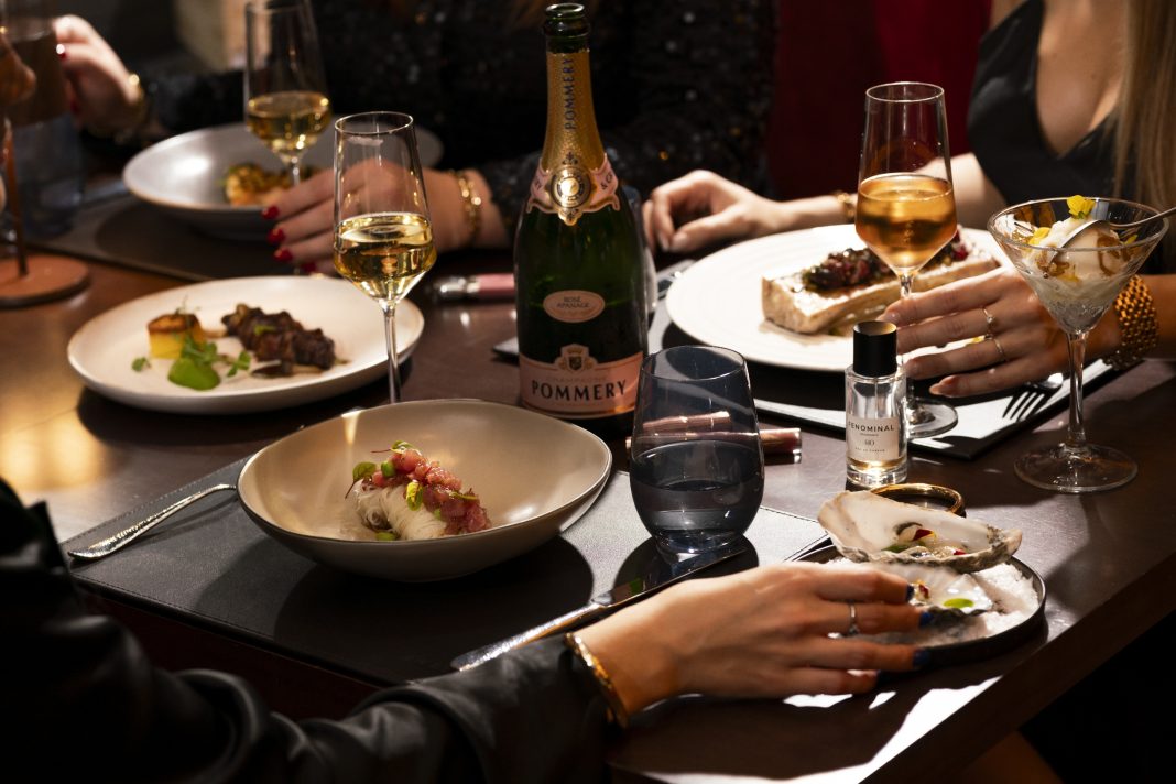 Dinner am Silvesterabend im Hotel JW Marriott in Berlin. © Matt Khodaveisi